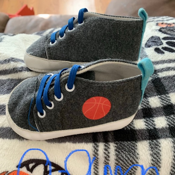 Infant shoes - Picture 1 of 3